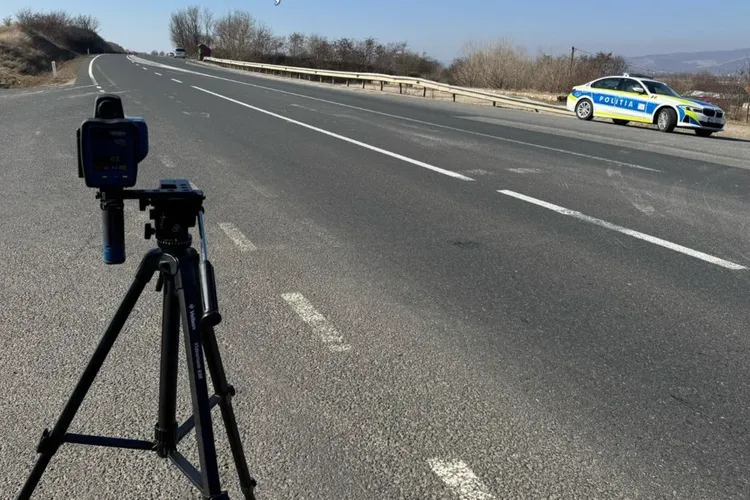 Radarele fixe "invizibile", mii de amenzi (sursa: Facebook/Poliția Română)