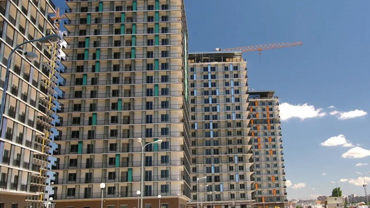 Noul cartier de zgârie nori din zona industrială (sursa: ziaruldeiasi.ro)