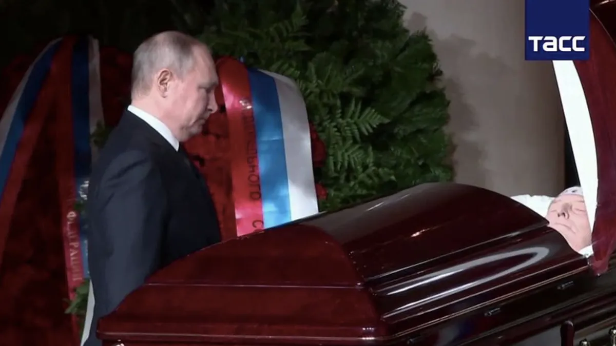 Gușa putinistă posibil canceroasă, la vedere (sursa: TASS)