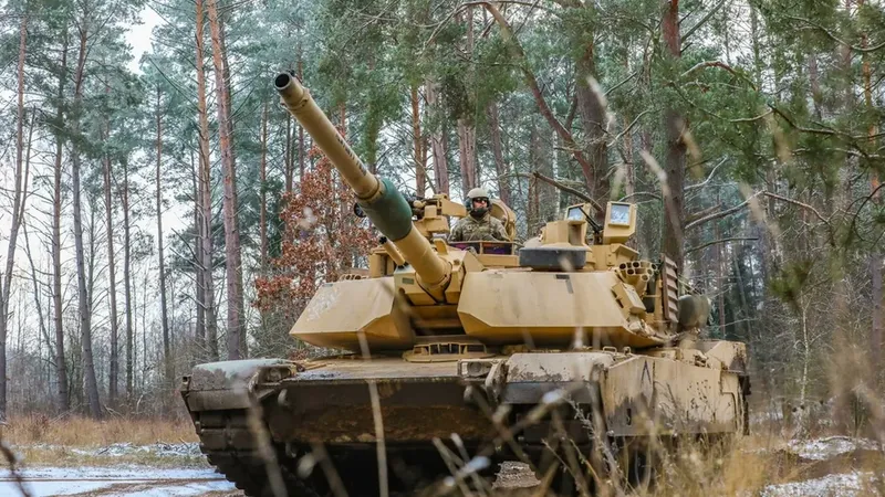 SUA vor începe pregătirea militarilor ucraineni pe tancuri Abrams Foto: Twitter