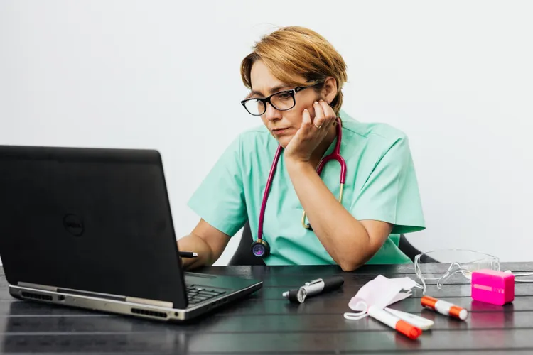 „E-Sănătatea Mea” le pune pacienților răbdarea la încercare: promisiuni digitale, acces blocat