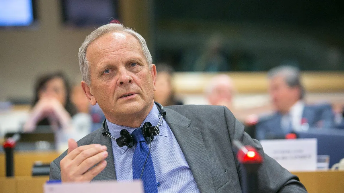 Stolojan apără deciziile economice ale administrației Trump Foto: Facebook