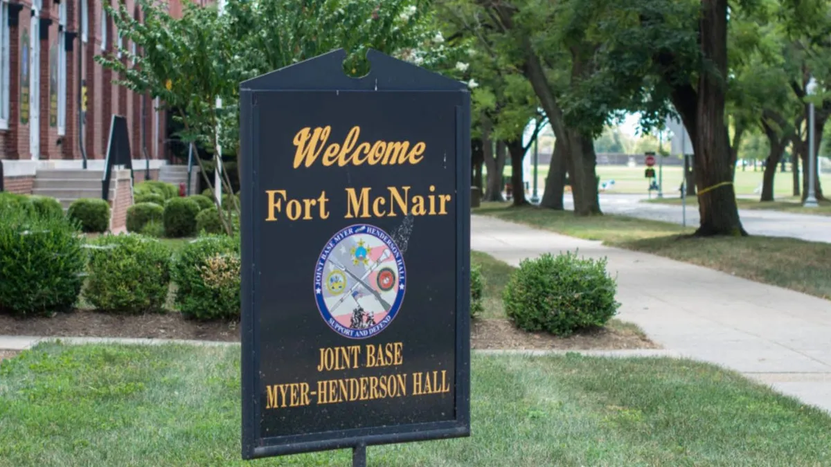 Baza militară Fort McNair, drone necunoscute (sursa: gomillie.com)