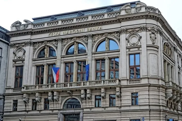 Cehia: angajații băncii naționale renunță la creșterile salariale planificate, pentru a lupta cu inflația