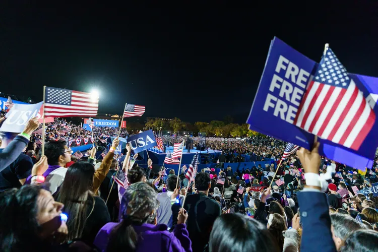 Dezinformarea rusească parazitează campania electorală americană (sursa: Facebook/Kamala Harris)