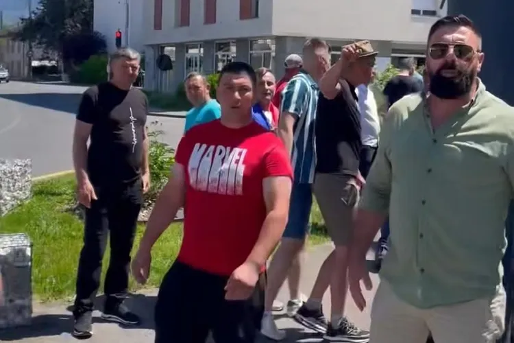 Agresiuni AUR asupra vicepreședintelui USR Diaspora (sursa: Facebook/Dan Enache)