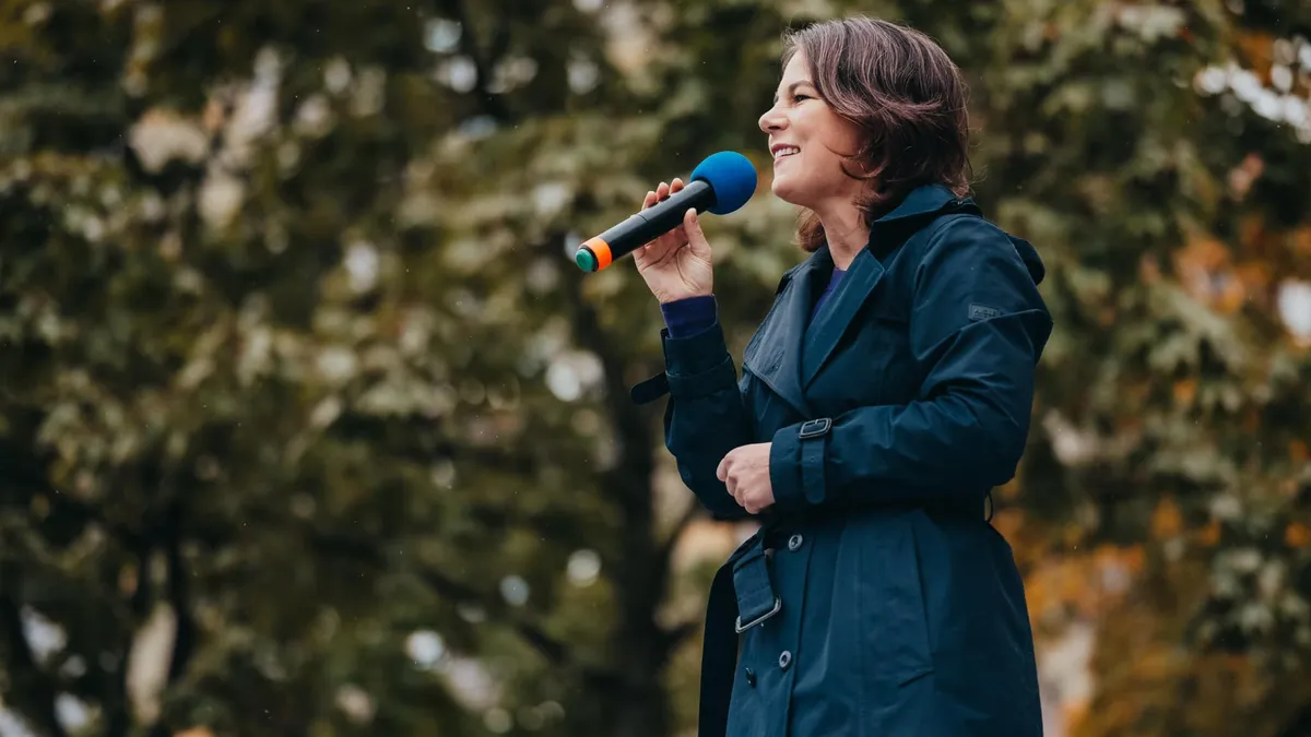 Rusia inundă Europa cu mulți migranți (sursa: Facebook/Annalena Baerbock)