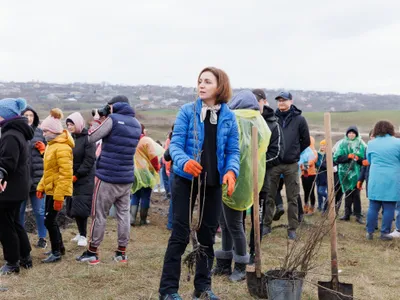 Filmarea cu Maia Sandu așteptând să cumpere flori, virală Foto: Facebook