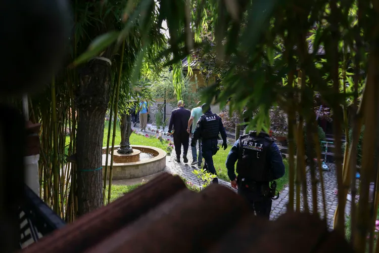 Luxul în care locuiește bugetarul Piedone, surprins în câteva fotografii de la momentul percheziției Foto: Inquam/Octav Ganea