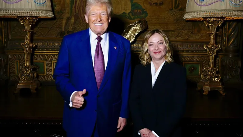 Giorgia Meloni și Trump, întâlnire surpriză (sursa: X/America)