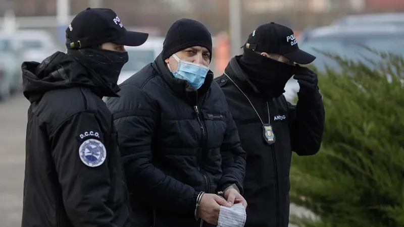 Liderul "Hell's Angels" România, extrădat în SUA (sursa: Inquam Photos/Octav Ganea)