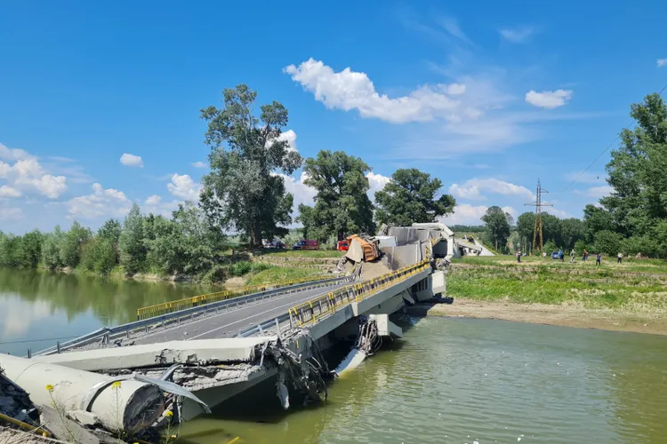 S-a prăbușit podul de la Luțca Foto: Stiri Neamt