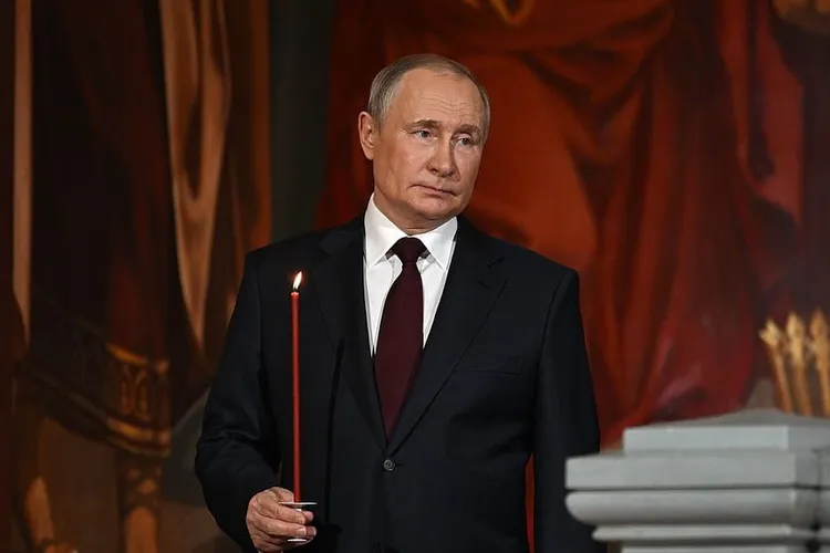 Putin la slujba de Paști, fake? (sursa: kremlin.ru)