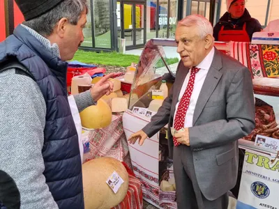 Toată familia lui Daea, la stat (sursa: Facebook/Ministerul Agriculturii și Dezvoltării Rurale)