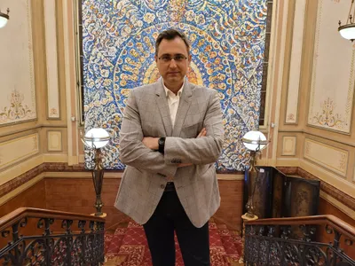 Fostul purtător de cuvânt al Guvernului, jurnalistul TVR Mihai Constantin, plasat în două sinecuri Foto: Facebook