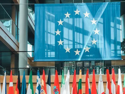 Scandalul zborurilor Nordis devine problemă europeană: UE vrea să reglementeze mai bine călătoriile sponsorizate ale politicienilor