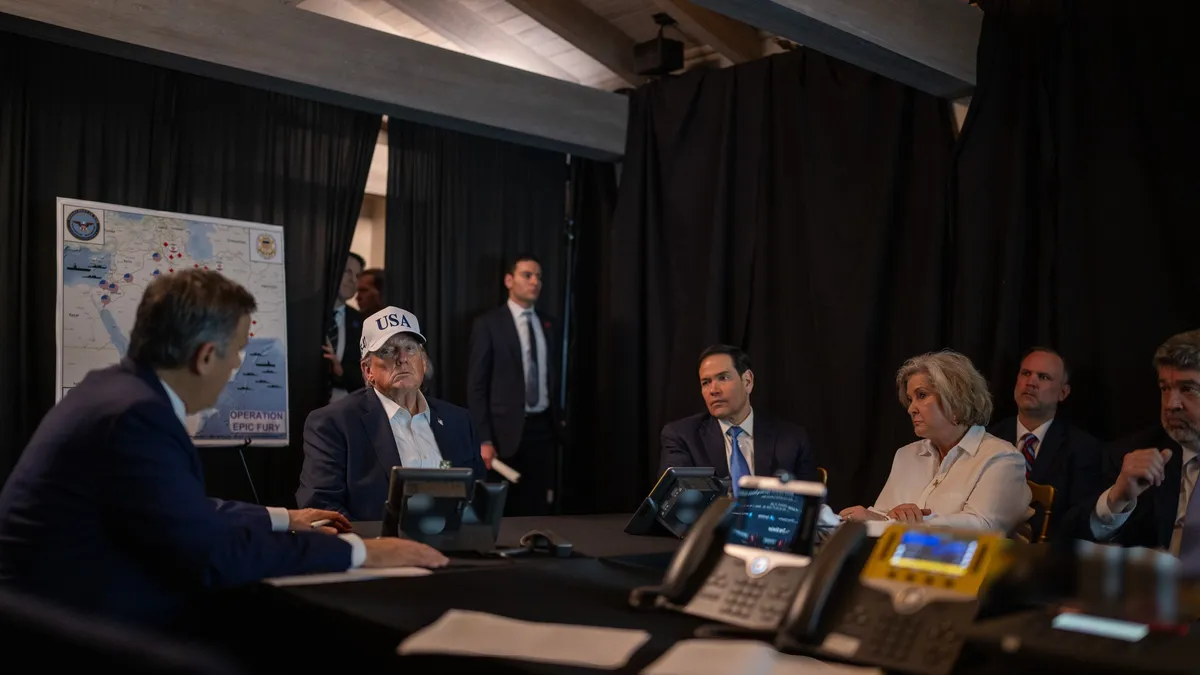 Trump amenință Iranul în caz de represalii (sursa: Facebook/The White House)