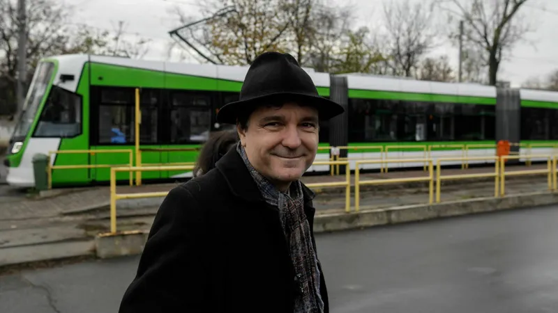 Primele tramvaie Astra Imperio au început să circule în București  Foto: Inquam/ Octav Ganea