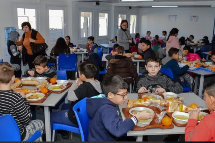 Dascălii au refuzat greva pentru a nu-i priva pe copii de masa caldă Foto: Special Arad