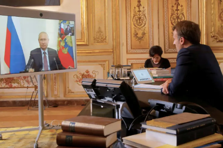 Putin și-a bătut joc de Macron (sursa: Agerpres)