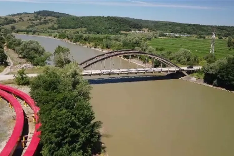 România n-a terminat podul spre baza Cincu Foto: Pro TV