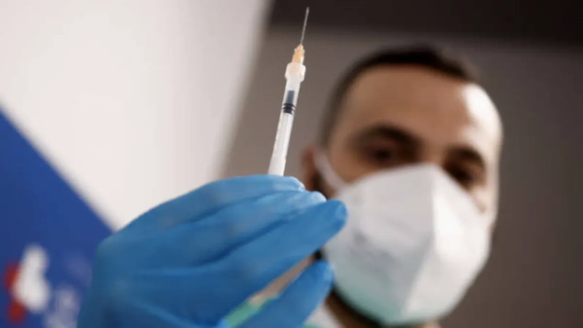 Medici suspendați în Italia: nu s-au vaccinat anti-COVID (sursa: Agerpres)