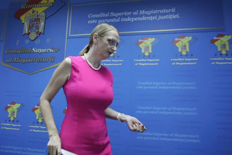 Membrii CSM și-au dat în judecată propria instituție. Lia Savonea câștiga, în 2020, 475.000 lei/ an Foto: Inquam/ Octav Ganea