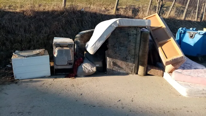 Începe campania de colectare a deşeurilor voluminoase Foto: Televiziunea Rășinari