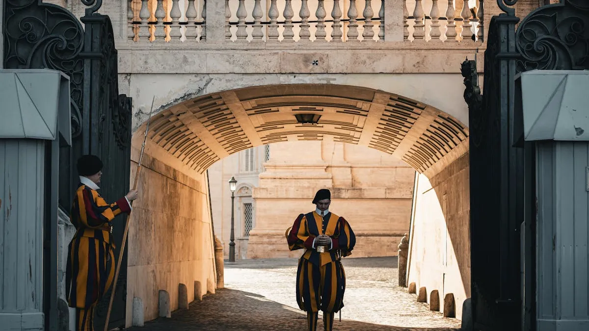 Garda Elvețiană Pontificală, condiții și salarii (sursa: Pexels/Ömer Gülen)