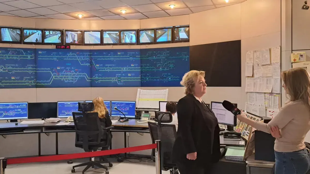 Miruță încearcă să o dea afară pe montatoarea care a ajuns director general la Metrorex Foto: Facebook Metrorex