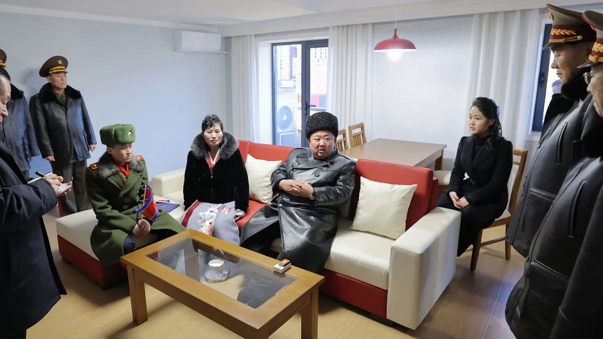 Kim Jong Un, apartamente pentru familiile soldaților uciși în Ucraina (sursa: KCNA)