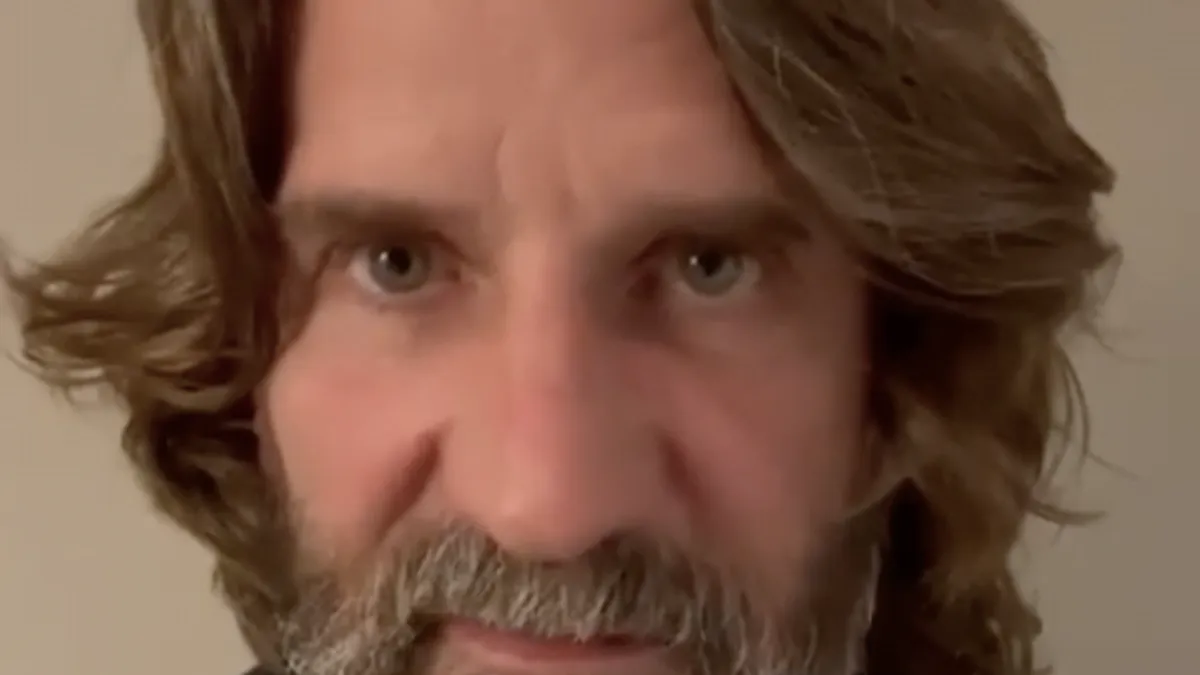 Beigbeder: Putin are un penis mic (sursa: Instagram/wakeupmadafaka)