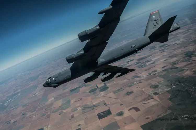 Rusia şi SUA reiau tratativele nucleare. În imagine, bombardierul nuclear american B-52H (sursa: defense.gov)