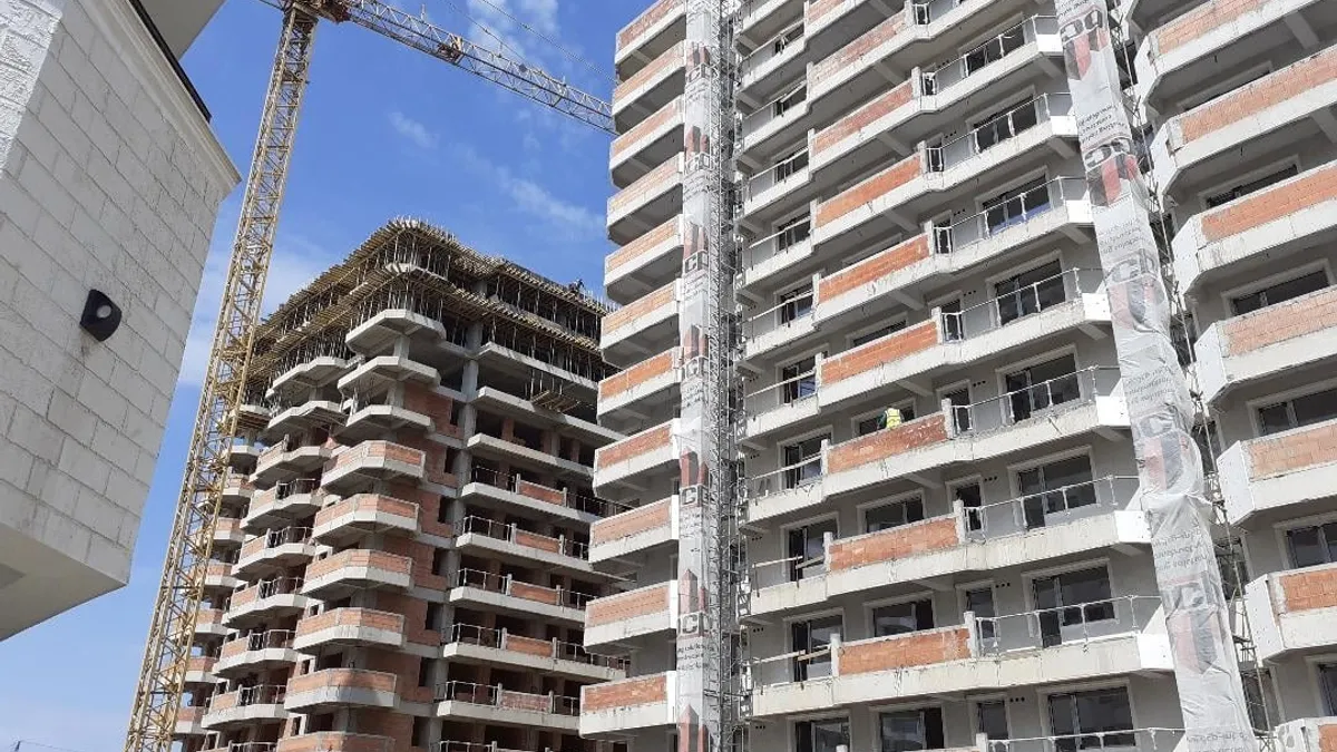 Blocuri în construcție la Iași