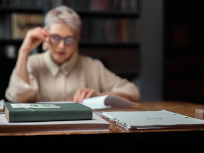 Grupa de muncă recunoscută în instanță poate schimba data pensionării: ce se întâmplă cu anii lucrați și calculul pensiei
