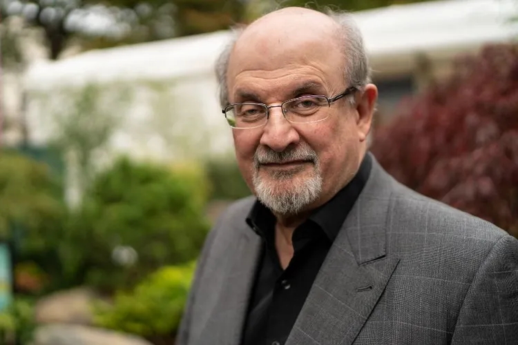 Misterul din jurul fatwa care a dus la atacul violent împotriva lui Salman Rushdie: în vigoare de 33 de ani, recompensă de trei milioane de dolari