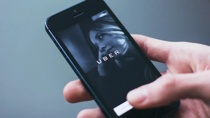 Uber și Bolt, datorie la ANAF (sursa: Pexels/freestocks.org)