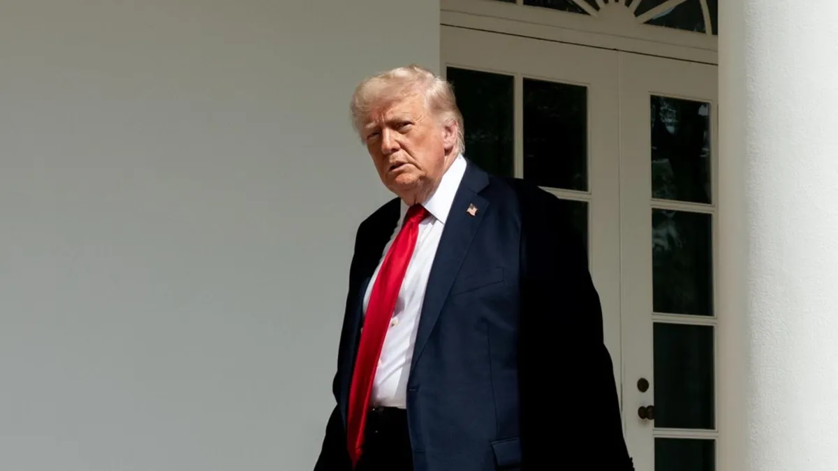 Trump intentează proces Wall Street Journal (sursa: Facebook/The White House)