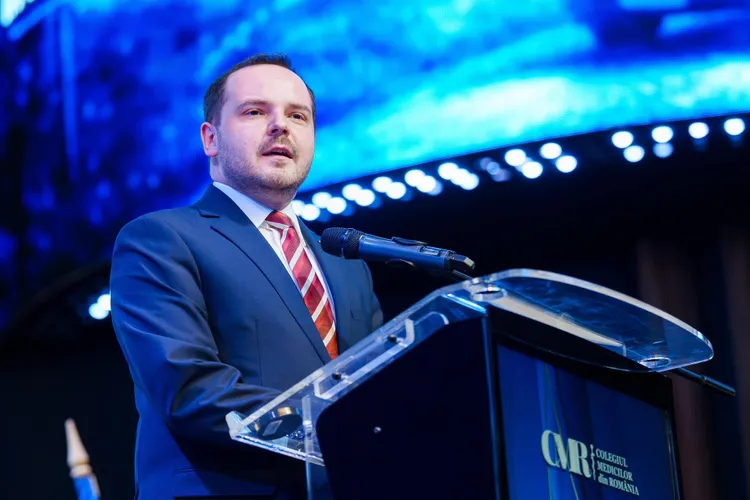 Vaccinuri COVID, contract cu Pfizer contestat (sursa: Facebook/Alexandru Rogobete)