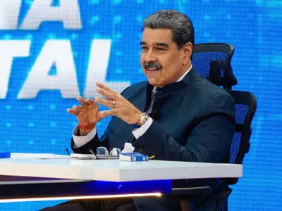 Ce purta Maduro în fotografia care-l arată captiv pe portavionul Ivo Jima Foto: Facebook