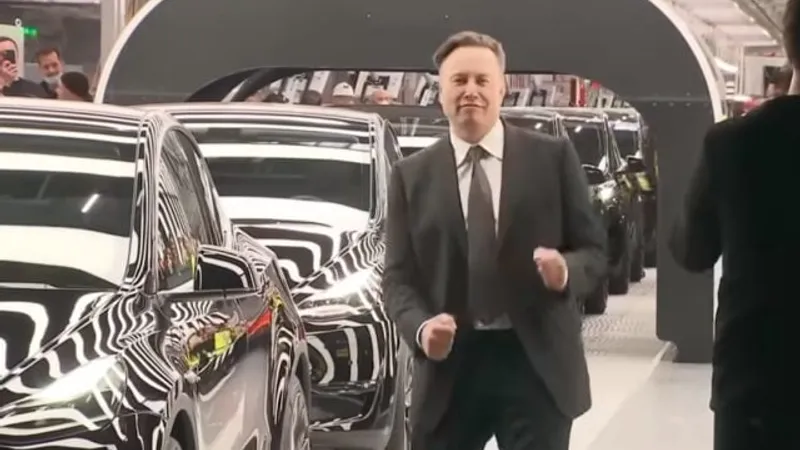 Elon Musk sugerează că va construi o alternativă la Twitter Foto: Captură video