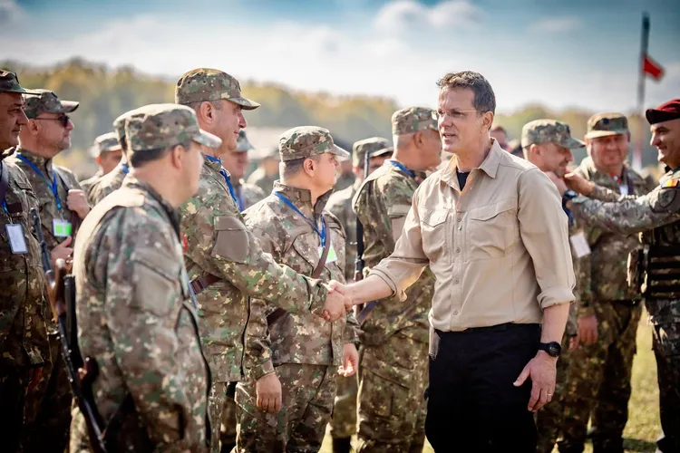 Parlamentul aprobă noua lege a apărării (sursa: Facebook/Ionuț Moșteanu)