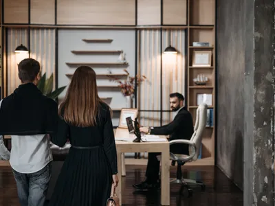 Avocatura clandestină, în vizorul Baroului: acuzații de servicii juridice oferite fără drept