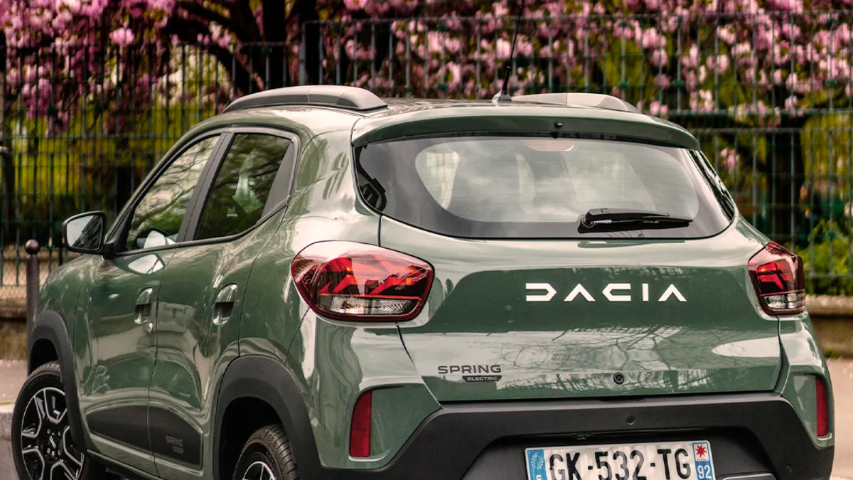 Autoturismele "verzi" câştigă teren în România Foto: Facebook Dacia