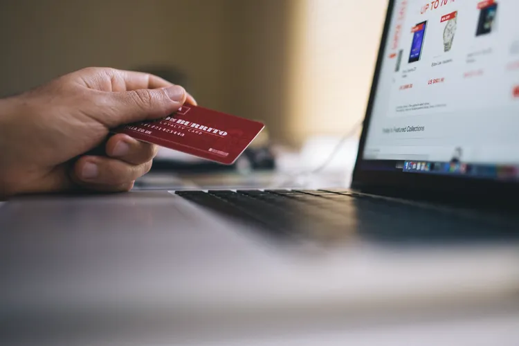 Ai vândut ceva pe OLX sau Vinted? Te poți aștepta să te caute ANAF. La ce se uită Fiscul
