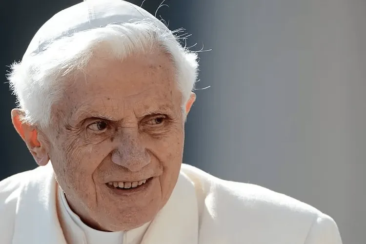 Papa emerit Benedict XVI a murit (sursa: BBC)