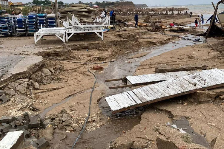 Furtuna a provocat dezastru pe litoral (sursa: Facebook/Meteoplus)