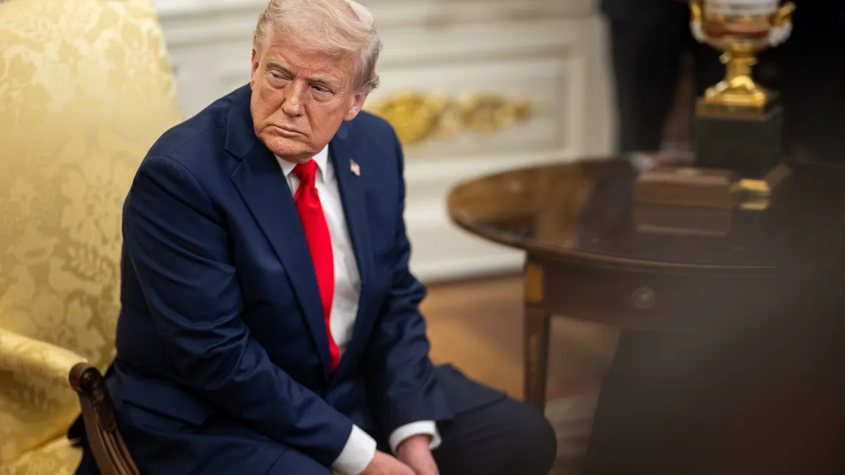 Trump ezită în acordurile de pace (sursa: Facebook/The White House)