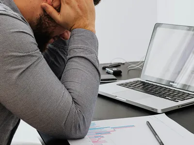Firmele românești se suspendă în număr mare în 2026 (sursa: Pexels/kaboompics.com)