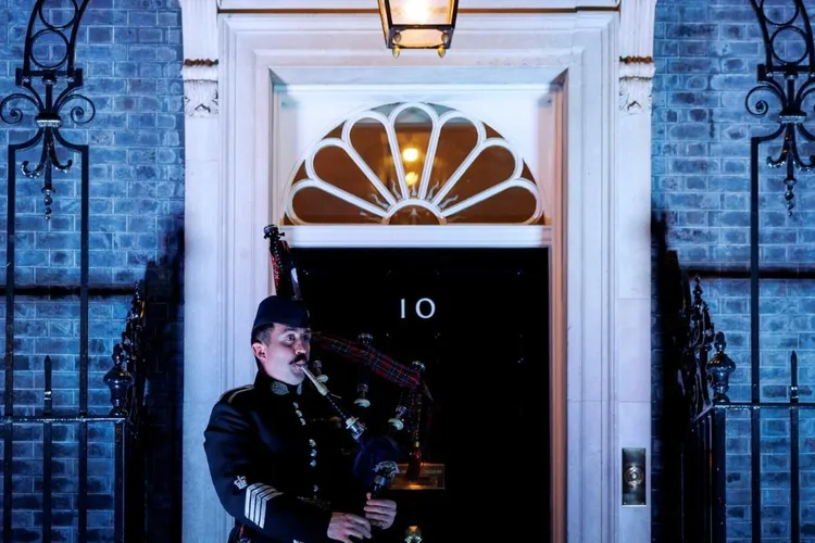 Cum au furat doi români 1,4 milioane de lire sterline de la Guvernul Britanic